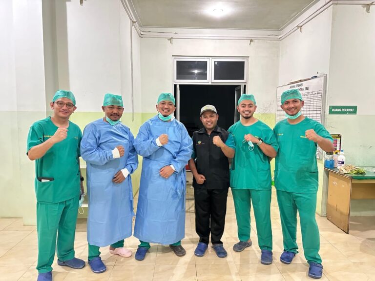 Di Tengah Kurangnya Penerangan, Operasi Perdana di RSUD Langsa Berhasil Dilakukan oleh Tim Medis USK, RSCM  dan Dinkes Aceh