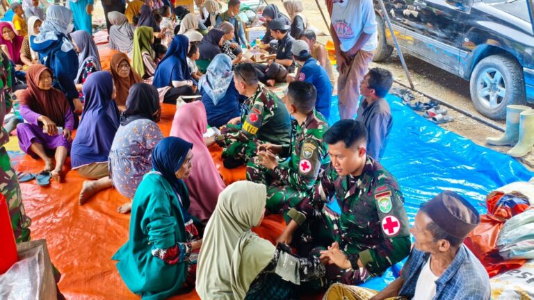 Tim Dokter Militer Patubel Fk Usk Tembus Desa Terisolasi Remukut, Layani Ratusan Warga Terdampak Bencana Di Gayo Lues