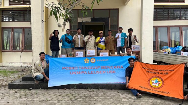 Satgas USK Gandeng UKM-PA Leuser Salurkan Bantuan Logistik ke Kantor Camat Juli, Bireuen