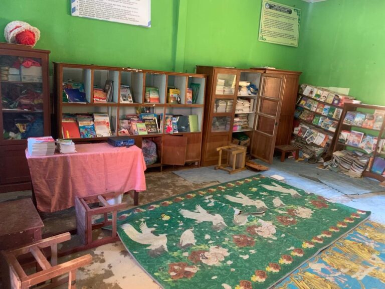 SDN 1 Jangka Alami Kerusakan Serius Akibat Banjir, PKM Sahabat Bidang Pendidikan Darurat dan Psikososial Soroti Ratusan Siswa Kehilangan Peralatan Sekolah