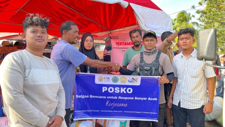 SATGAS USK Salurkan Bantuan Rumah Amal dan Bea Cukai Banda Aceh ke Tiga Desa Terdampak di Kabupaten Bireuen