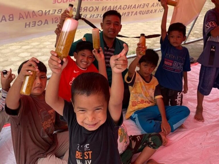 Pulihkan Senyum Anak Pascabencana, PKM Sahabat Bidang Pendidikan Darurat dan Psikososial Menyelenggarakan “Play Jar: Jar Emosiku Hari Ini” di Bireuen