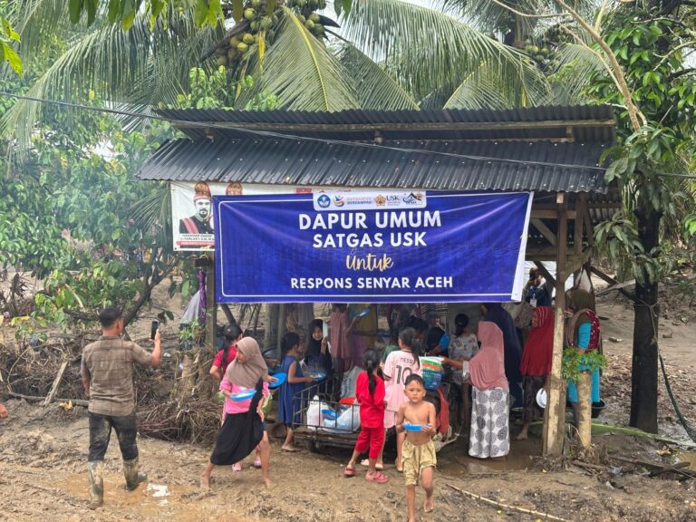 USK Buka Dapur Umum Mandiri di Julok melalui PKM KUALI Dalam Bidang Distribusi Logistik untuk Perkuat Ketahanan Pangan Warga Terdampak Senyar Aceh