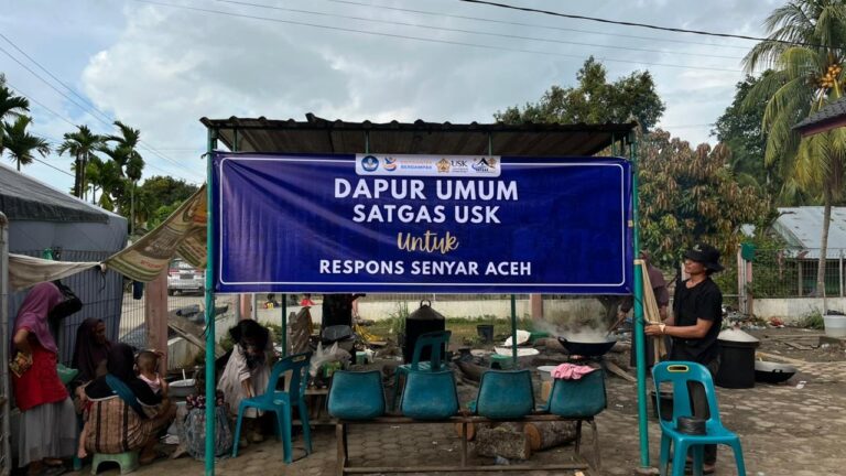 Tak pernah Berhenti hadir: Satgas USK Buka Dapur Umum di Pengungsian Bireuen