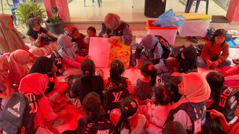 Menjelang Satu Bulan Pascabencana, PKM SAHABAT USK Terus Dampingi Anak Terdampak Senyar Aceh