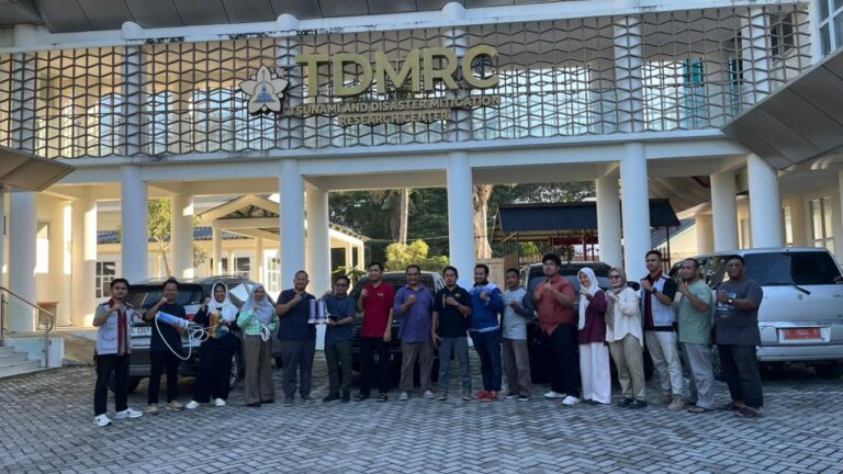 ITB Koordinasi dengan USK untuk Penyaluran Alat Penjernih Air ke Daerah Terdampak Banjir dan Longsor