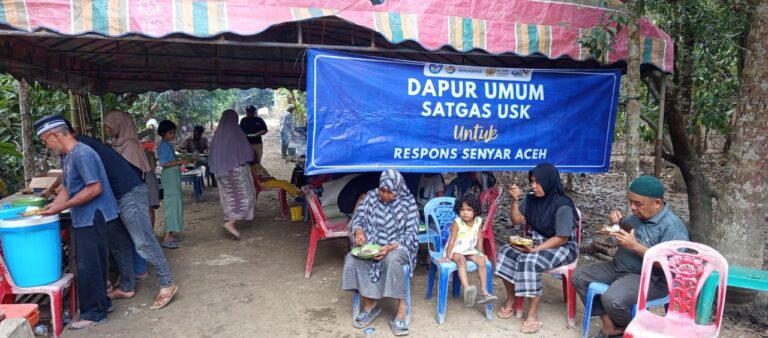 Hampir Sebulan Pascabencana Senyar, USK Terus Kebulkan Dapur Umum melalui PKM KUALI