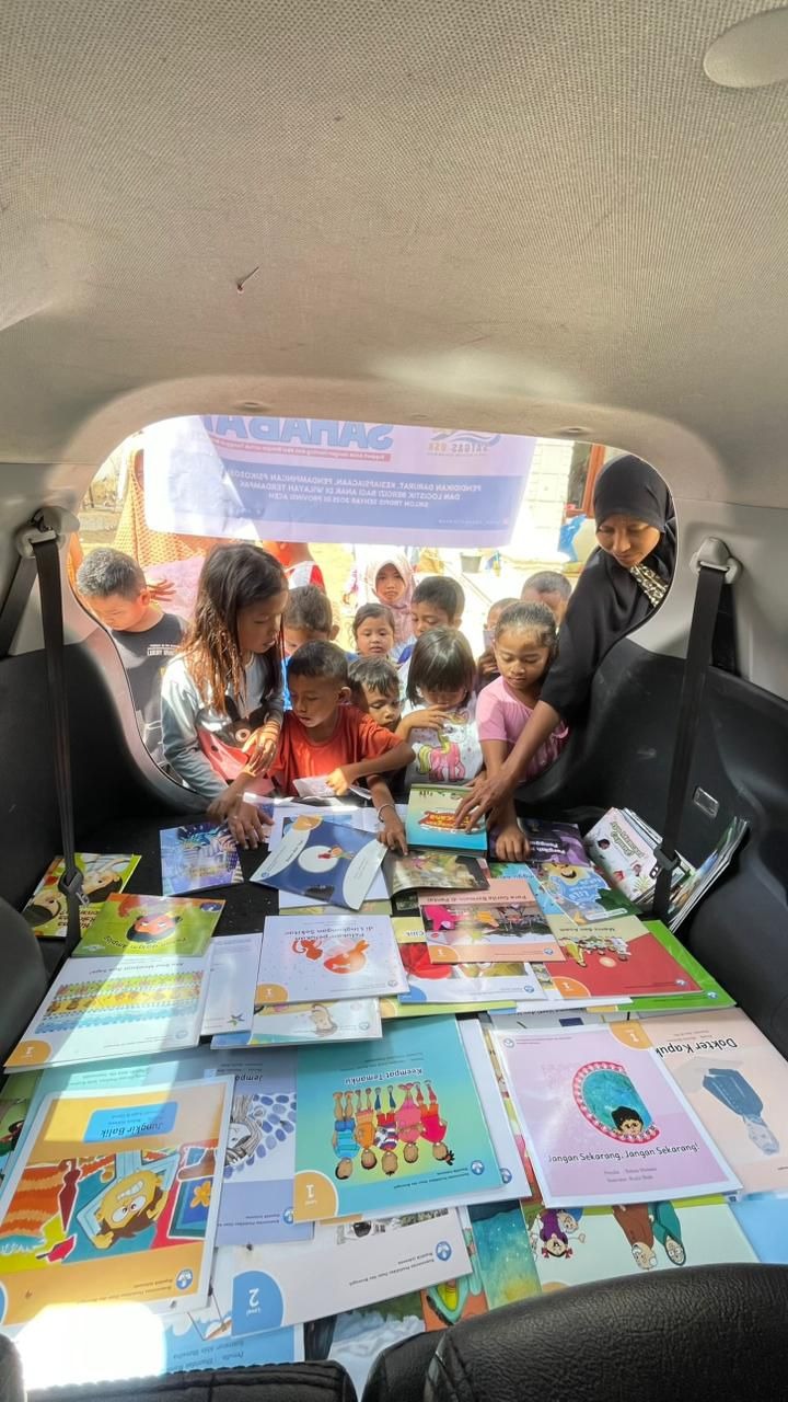 Kembali Tersenyum di Ruang Belajar Darurat: Kisah Anak-Anak Aceh Bangkit Pasca Siklon Senyar 2025