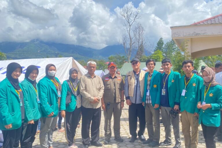 Posko KKN Tematik Kebencanaan USK Salurkan Bantuan bagi Pengungsi Gunung Burni Telong